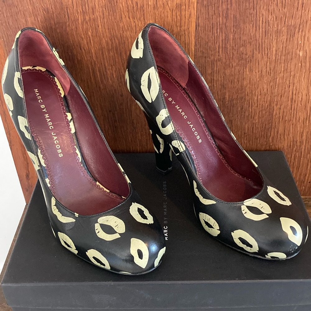 Marc Jacobs Y2K Kiss Me Leather Platform Pumps 8